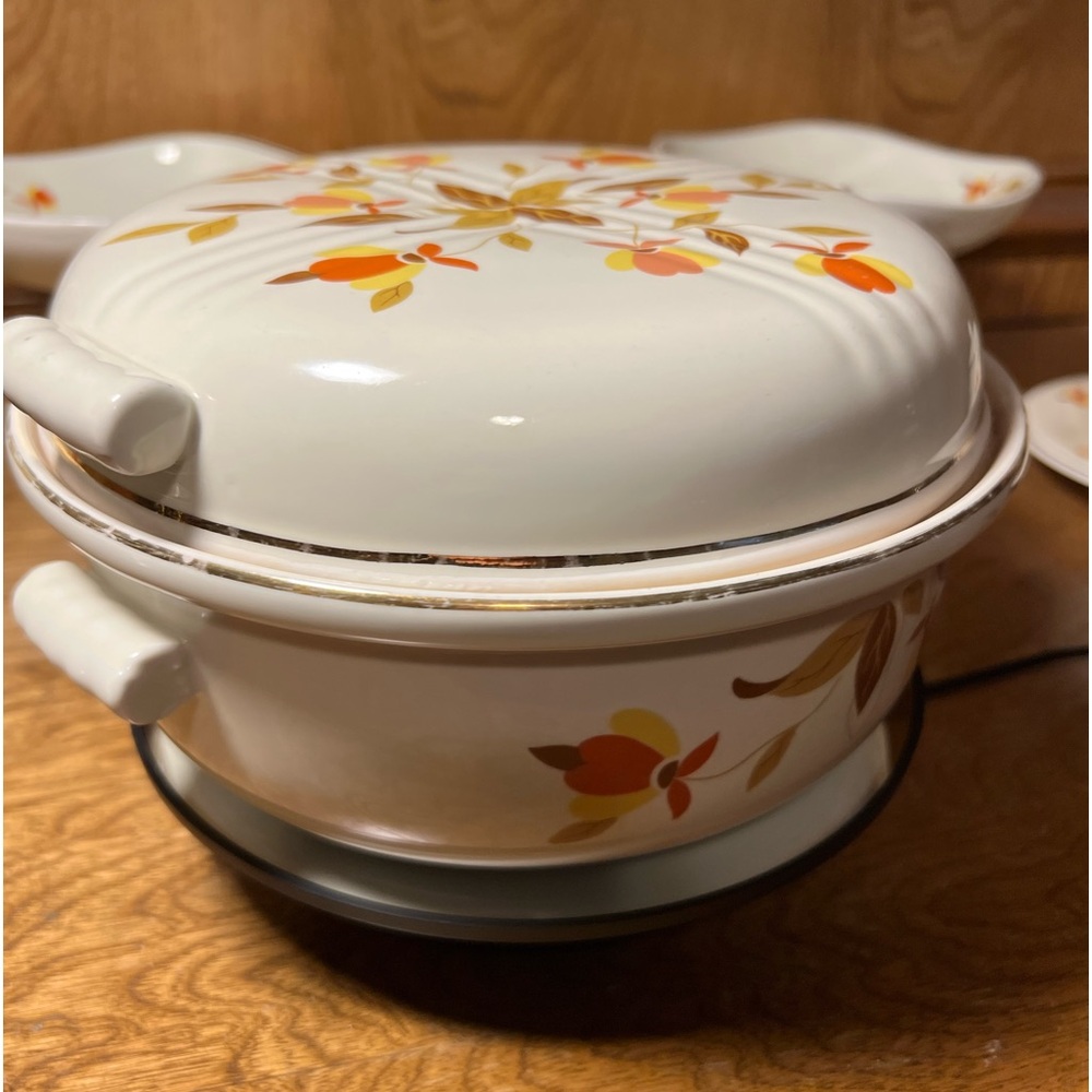 HALL Jewel Tea Autumn Leaf  2-Quart Casserole Dish With Lid